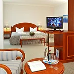 Parkhotel Am Glienberg By Fairway Цинновиц