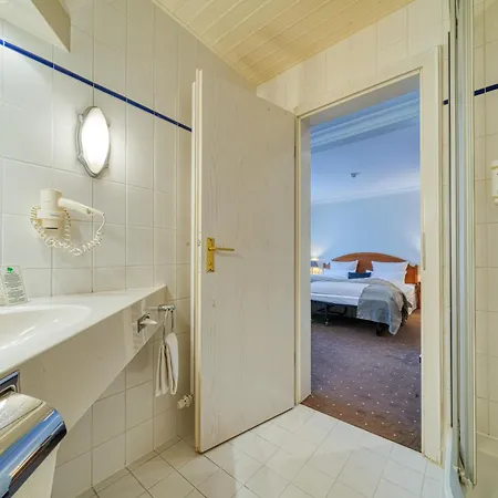 Parkhotel Am Glienberg By Fairway فندق زينوويتز