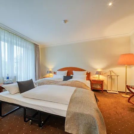 Parkhotel Am Glienberg By Fairway فندق زينوويتز