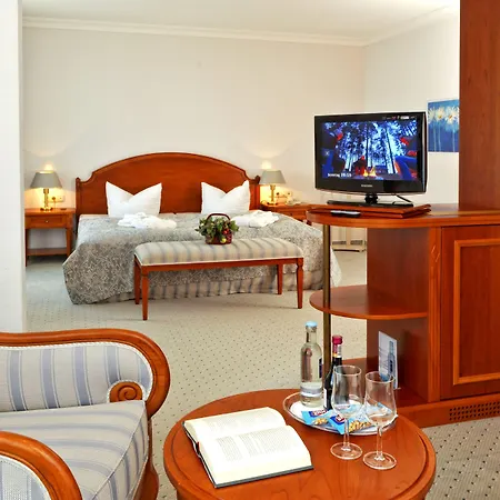 Parkhotel Am Glienberg By Fairway Hotels, Mit Pool Und Sauna Zinnowitz