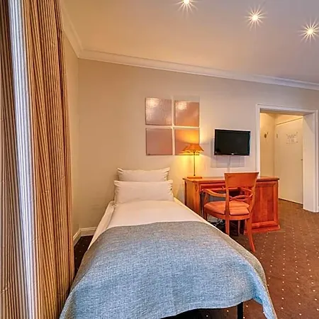 Parkhotel Am Glienberg By Fairway Hotels, Mit Pool Und Sauna 4*