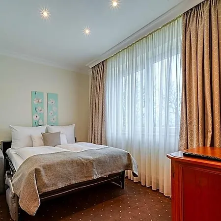 Parkhotel Am Glienberg By Fairway Hotels, Mit Pool Und Sauna 4*