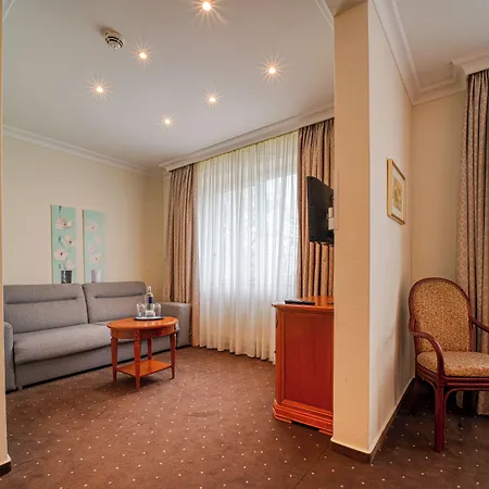 Parkhotel Am Glienberg By Fairway Hotels, Mit Pool Und Sauna