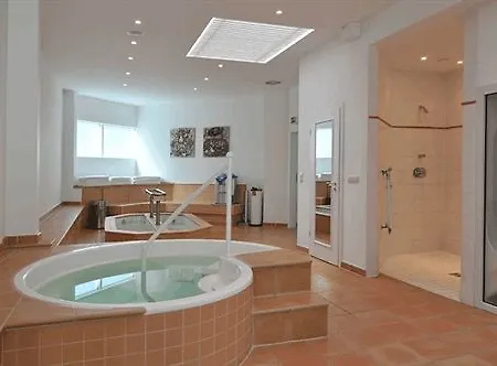 Parkhotel Am Glienberg By Fairway Hotels, Mit Pool Und Sauna 4*